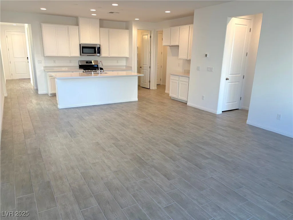9922 Angel Valley, Las Vegas, NV 89178