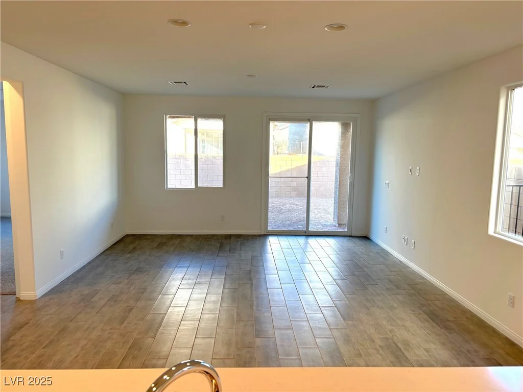 9922 Angel Valley, Las Vegas, NV 89178