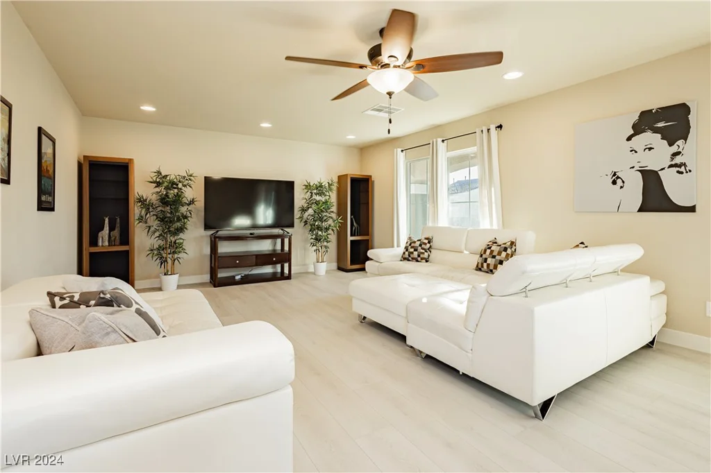 7232 Sierra Moon, Las Vegas, NV 89118