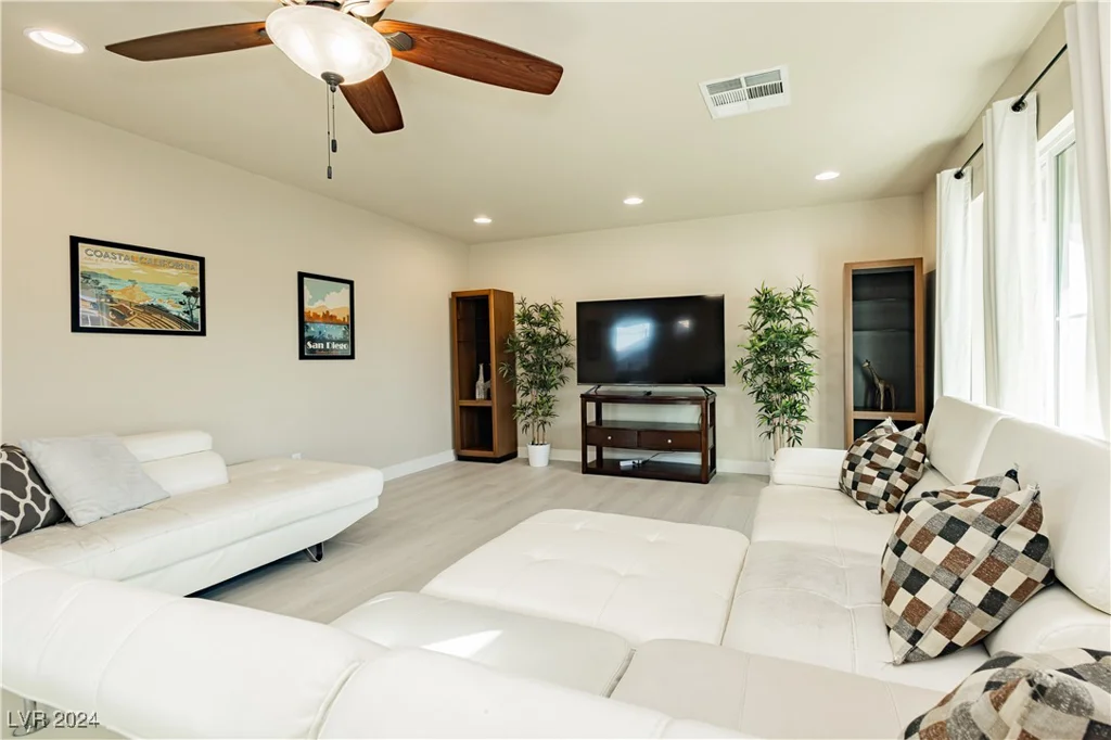 7232 Sierra Moon, Las Vegas, NV 89118