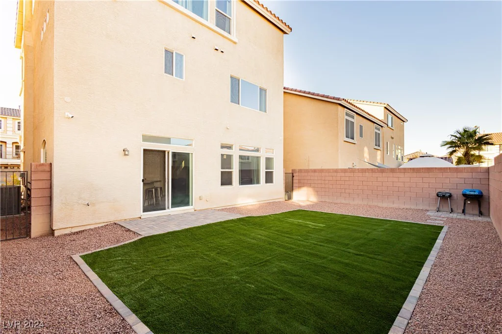 7232 Sierra Moon, Las Vegas, NV 89118