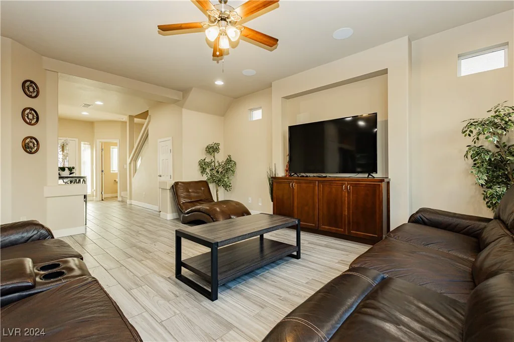 7232 Sierra Moon, Las Vegas, NV 89118
