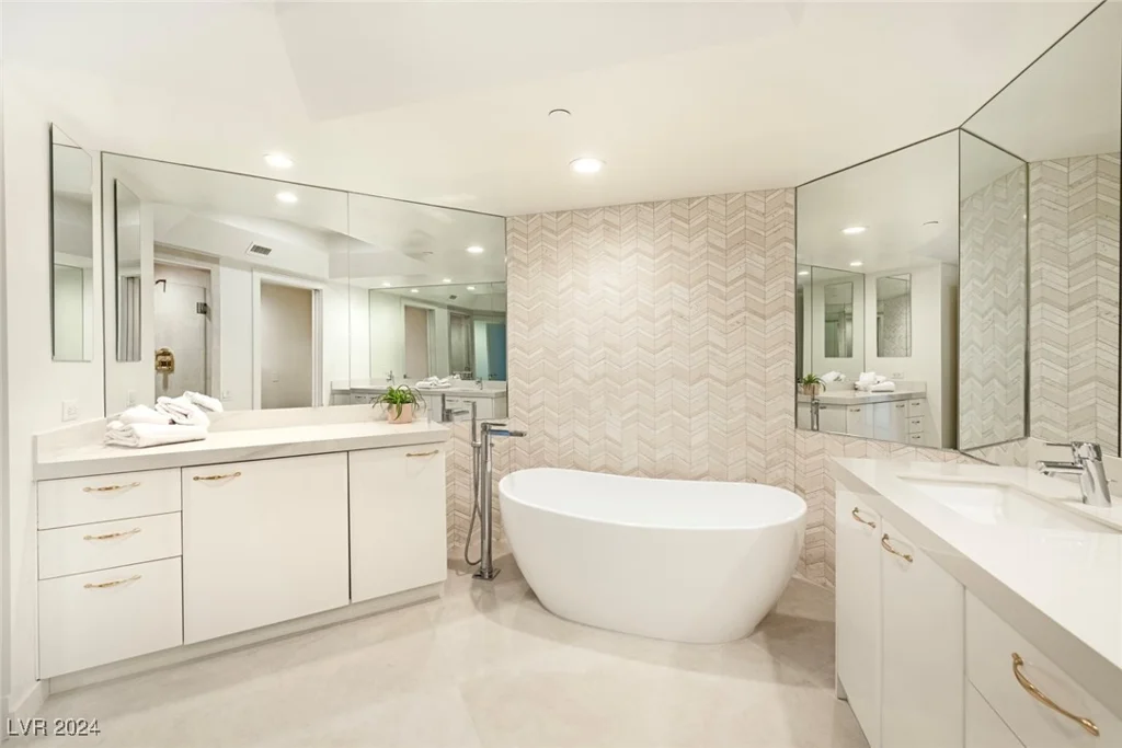 2747 Paradise, Las Vegas, NV 89109