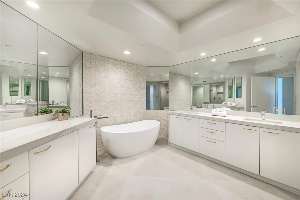 2747 Paradise, Las Vegas, NV 89109