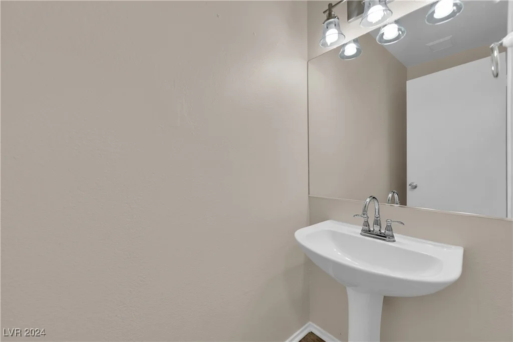 5200 White Coyote, Las Vegas, NV 89130