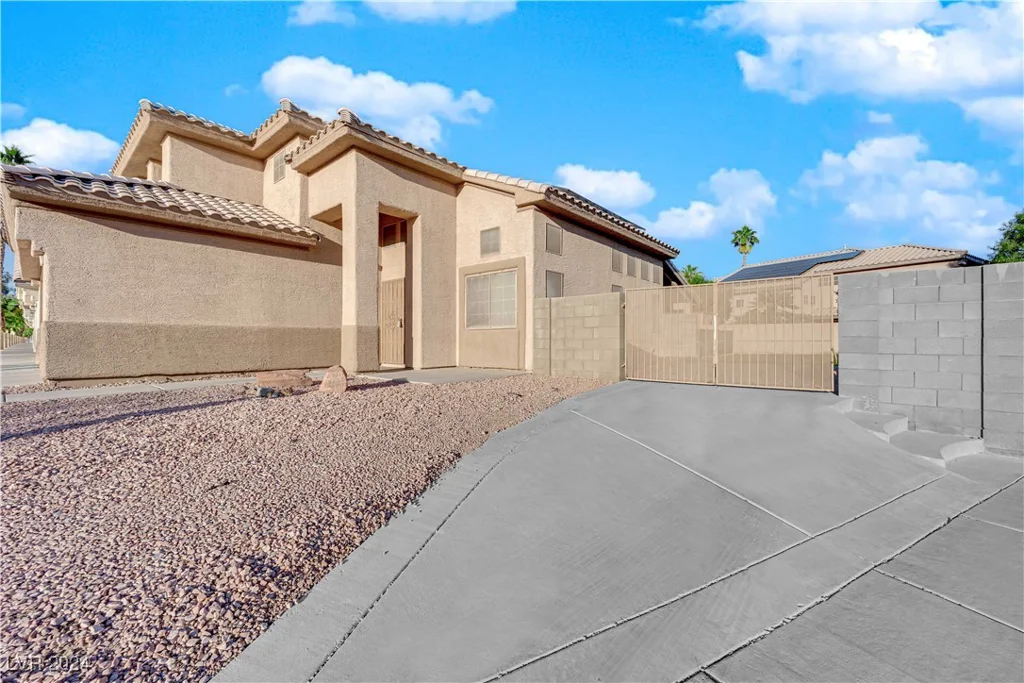 5200 White Coyote, Las Vegas, NV 89130