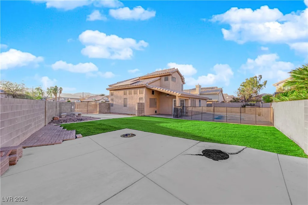 5200 White Coyote, Las Vegas, NV 89130