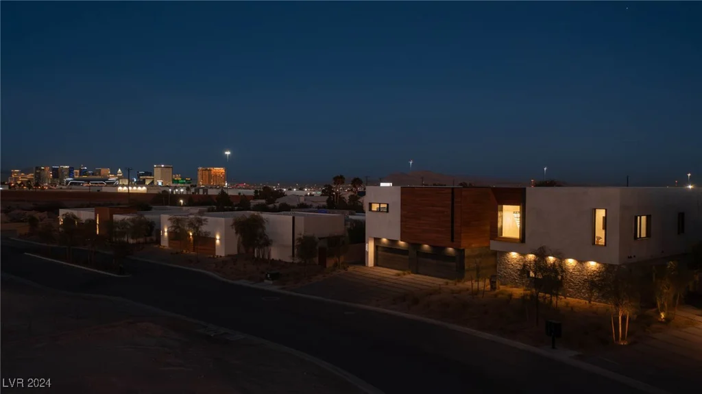 6860 MILOS, Las Vegas, NV 89118