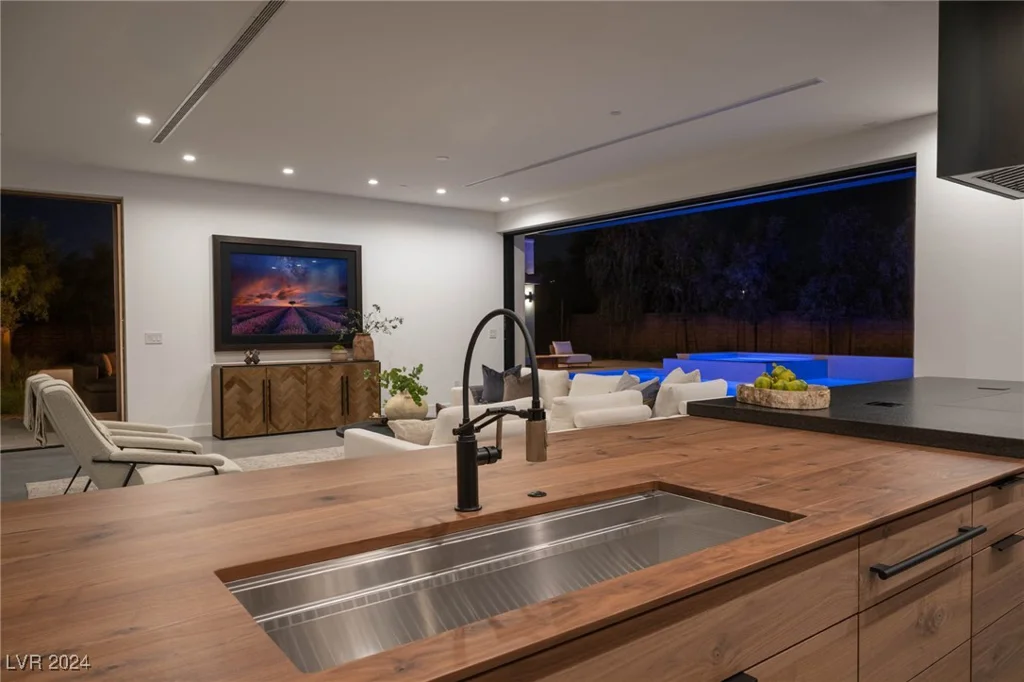 6860 MILOS, Las Vegas, NV 89118