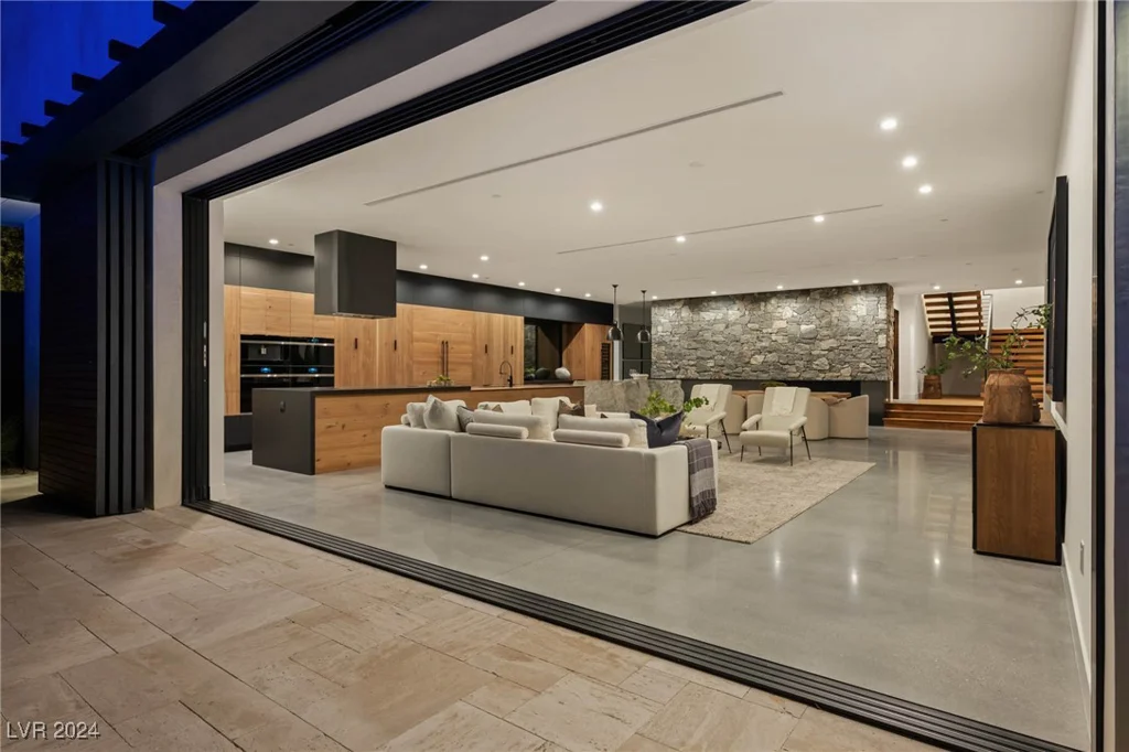 6860 MILOS, Las Vegas, NV 89118