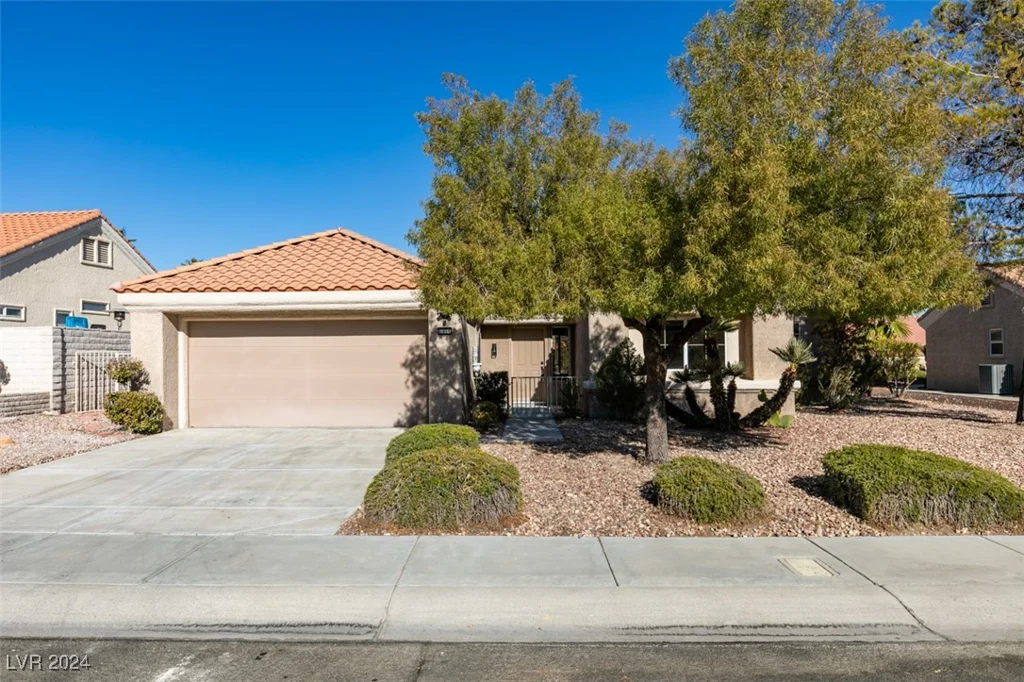 8916 Desert Mound, Las Vegas, NV 89134