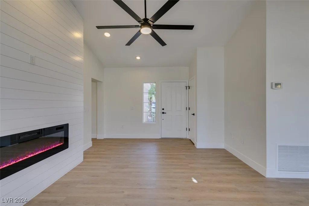 8916 Desert Mound, Las Vegas, NV 89134