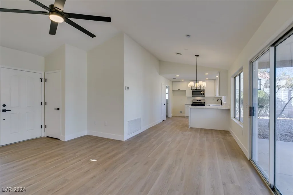 8916 Desert Mound, Las Vegas, NV 89134