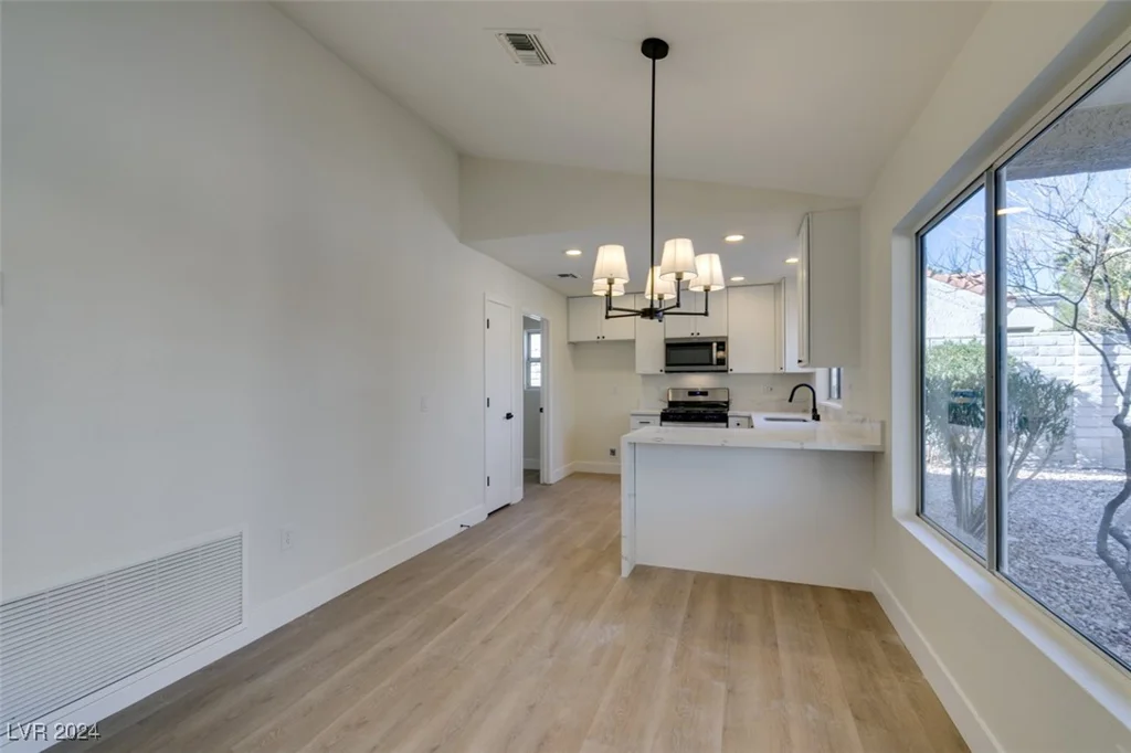 8916 Desert Mound, Las Vegas, NV 89134