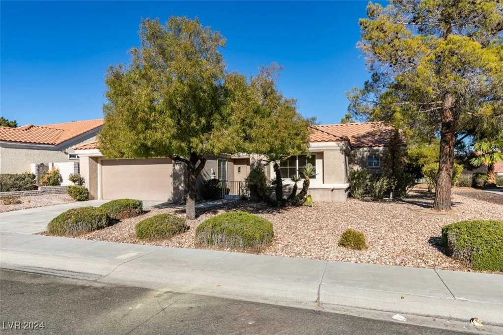 8916 Desert Mound, Las Vegas, NV 89134