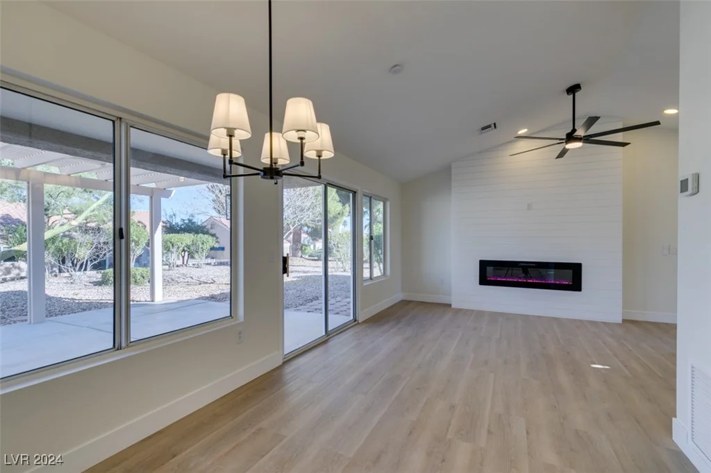 8916 Desert Mound, Las Vegas, NV 89134