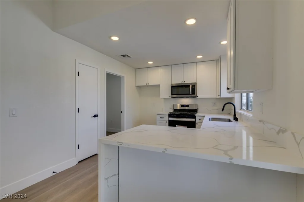 8916 Desert Mound, Las Vegas, NV 89134