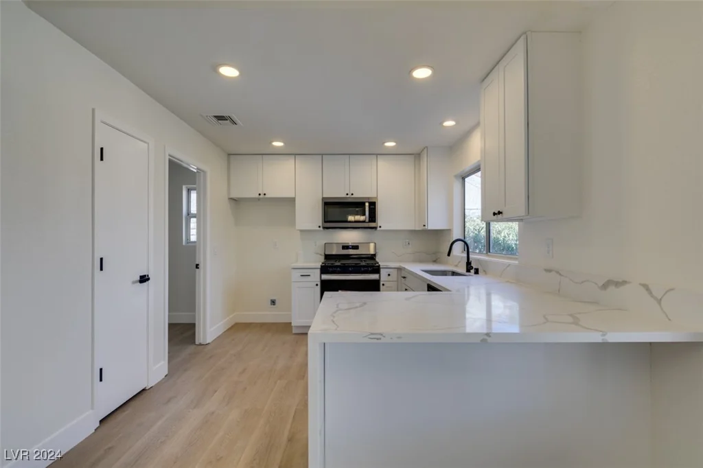 8916 Desert Mound, Las Vegas, NV 89134