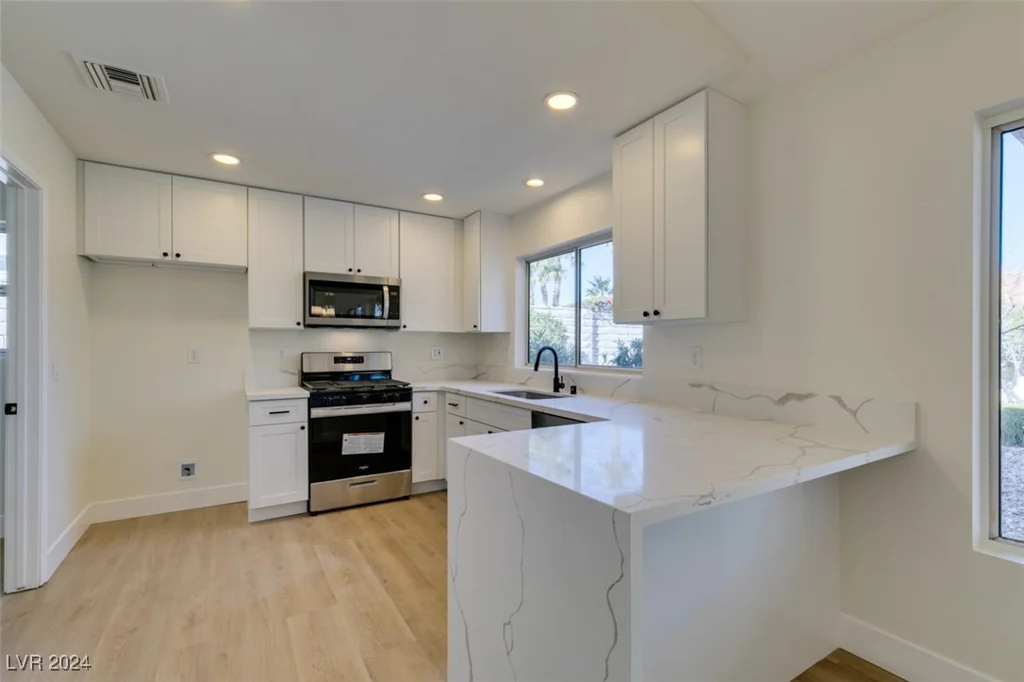 8916 Desert Mound, Las Vegas, NV 89134