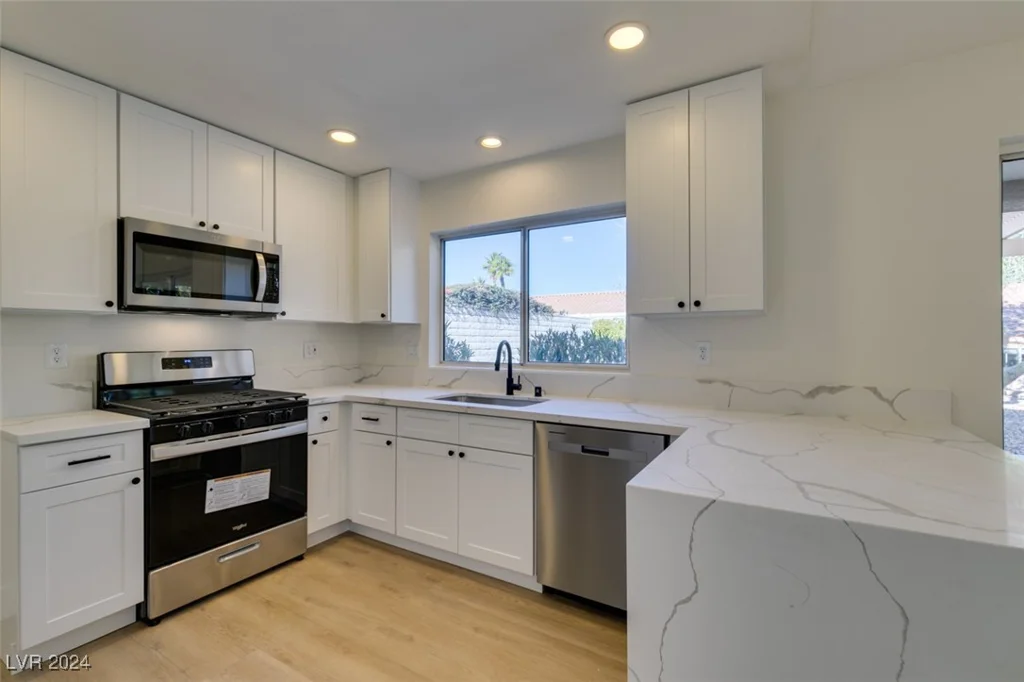 8916 Desert Mound, Las Vegas, NV 89134