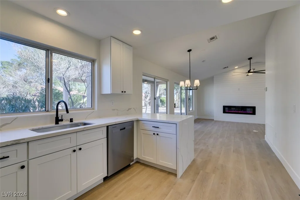 8916 Desert Mound, Las Vegas, NV 89134