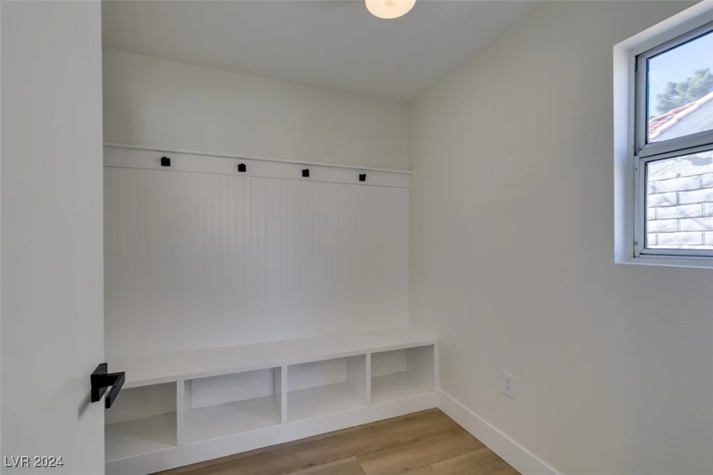 8916 Desert Mound, Las Vegas, NV 89134