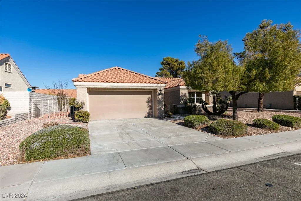 8916 Desert Mound, Las Vegas, NV 89134