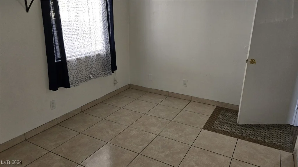 6311 Washington, Las Vegas, NV 89107