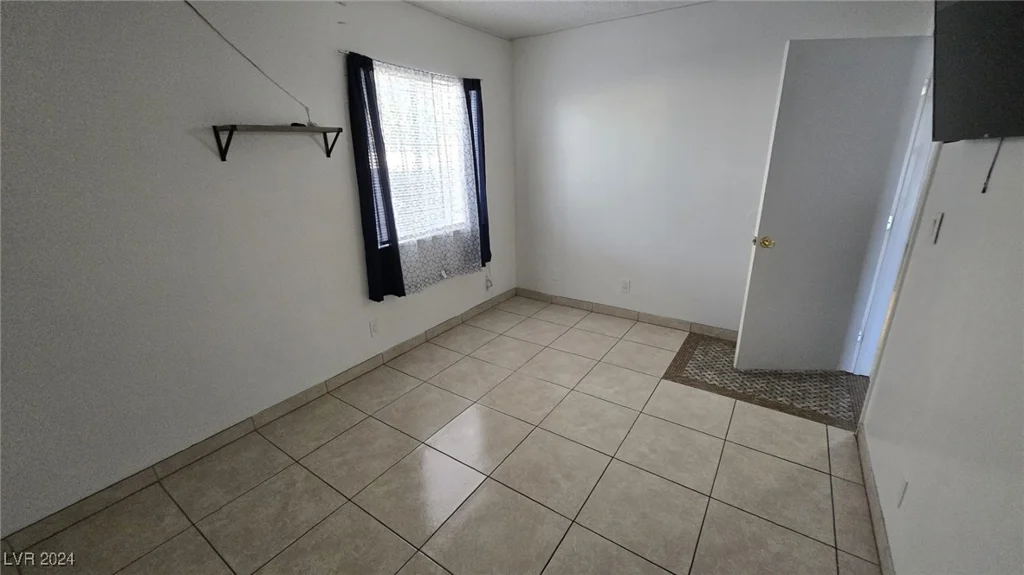 6311 Washington, Las Vegas, NV 89107