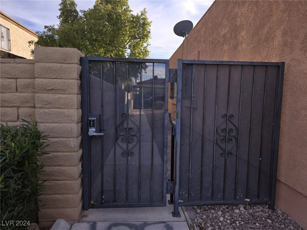 6311 Washington, Las Vegas, NV 89107