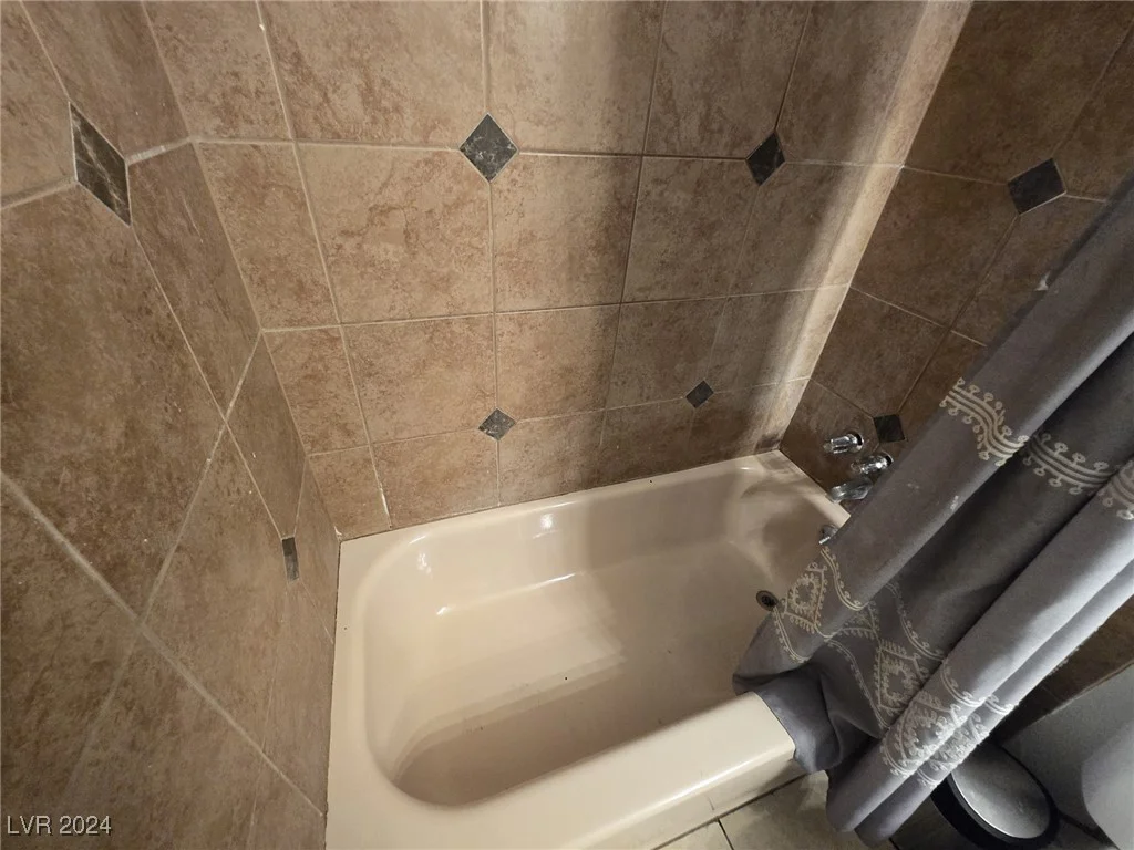 6311 Washington, Las Vegas, NV 89107