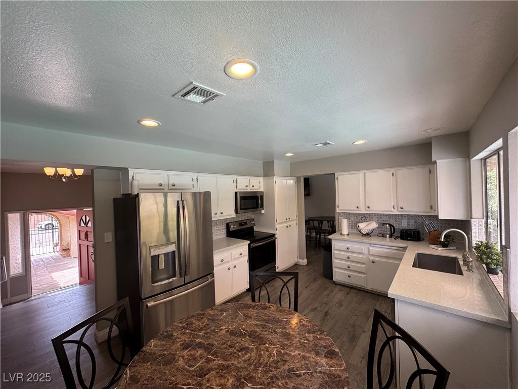 5882 Viking, Las Vegas, NV 89103