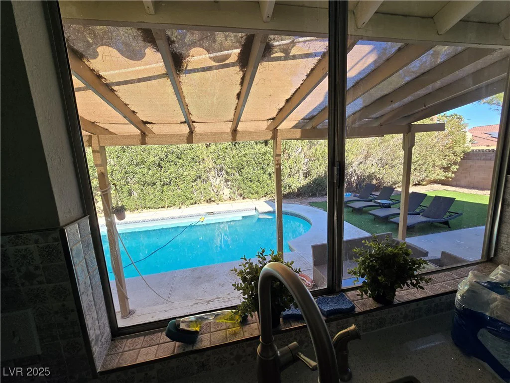 5882 Viking, Las Vegas, NV 89103