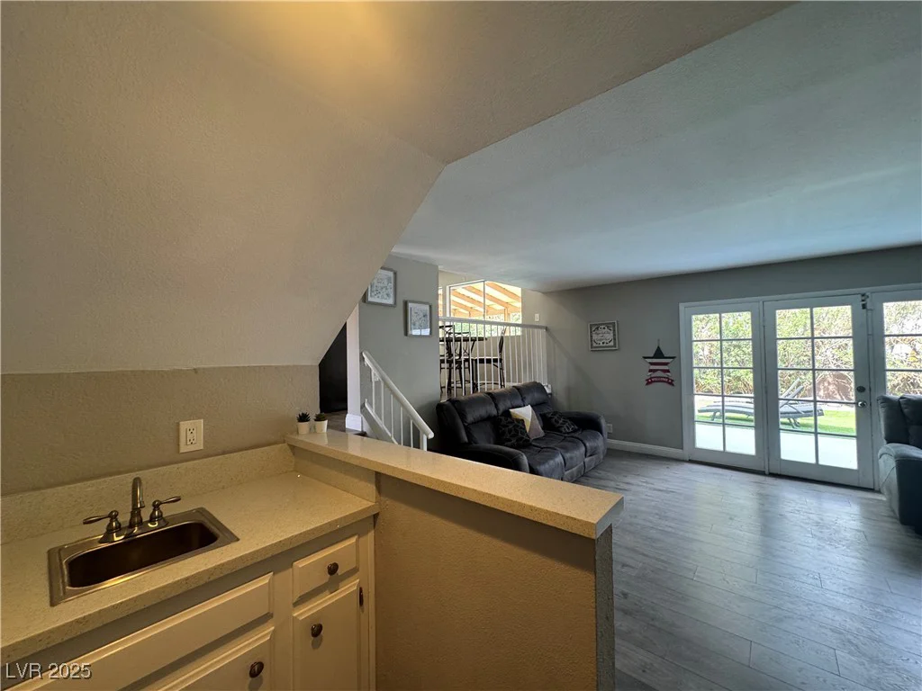 5882 Viking, Las Vegas, NV 89103