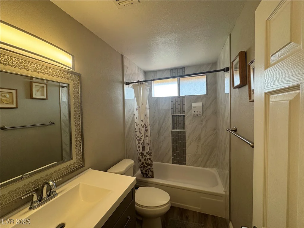 5882 Viking, Las Vegas, NV 89103