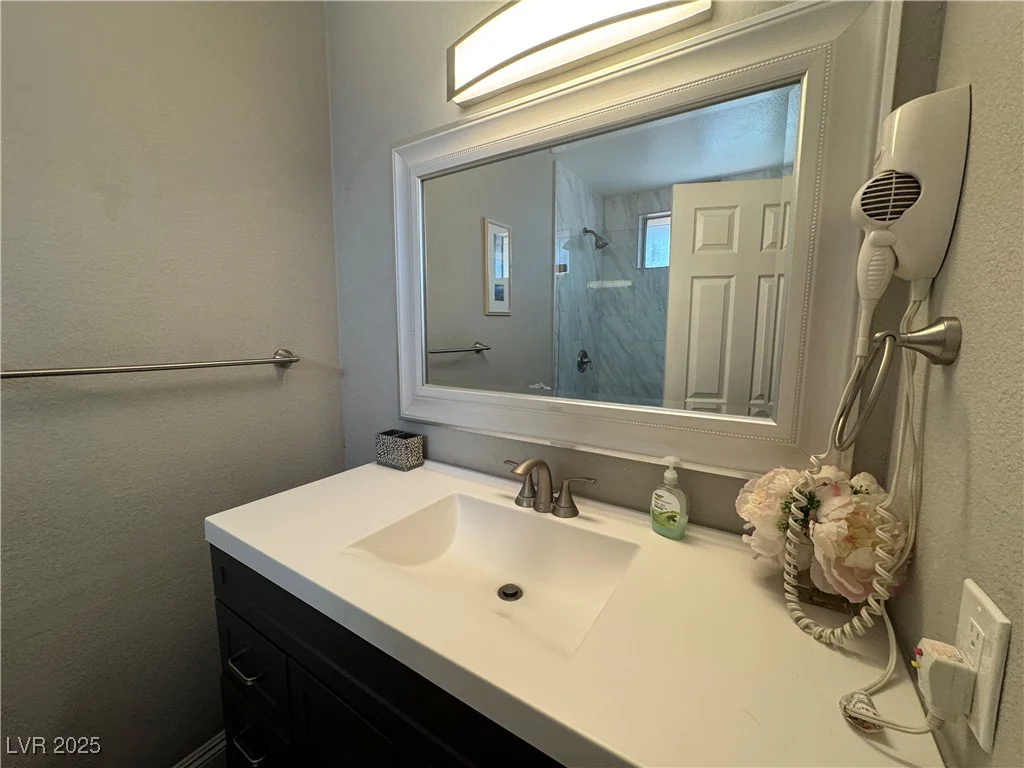 5882 Viking, Las Vegas, NV 89103