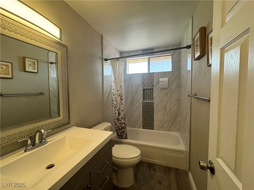 5882 Viking, Las Vegas, NV 89103
