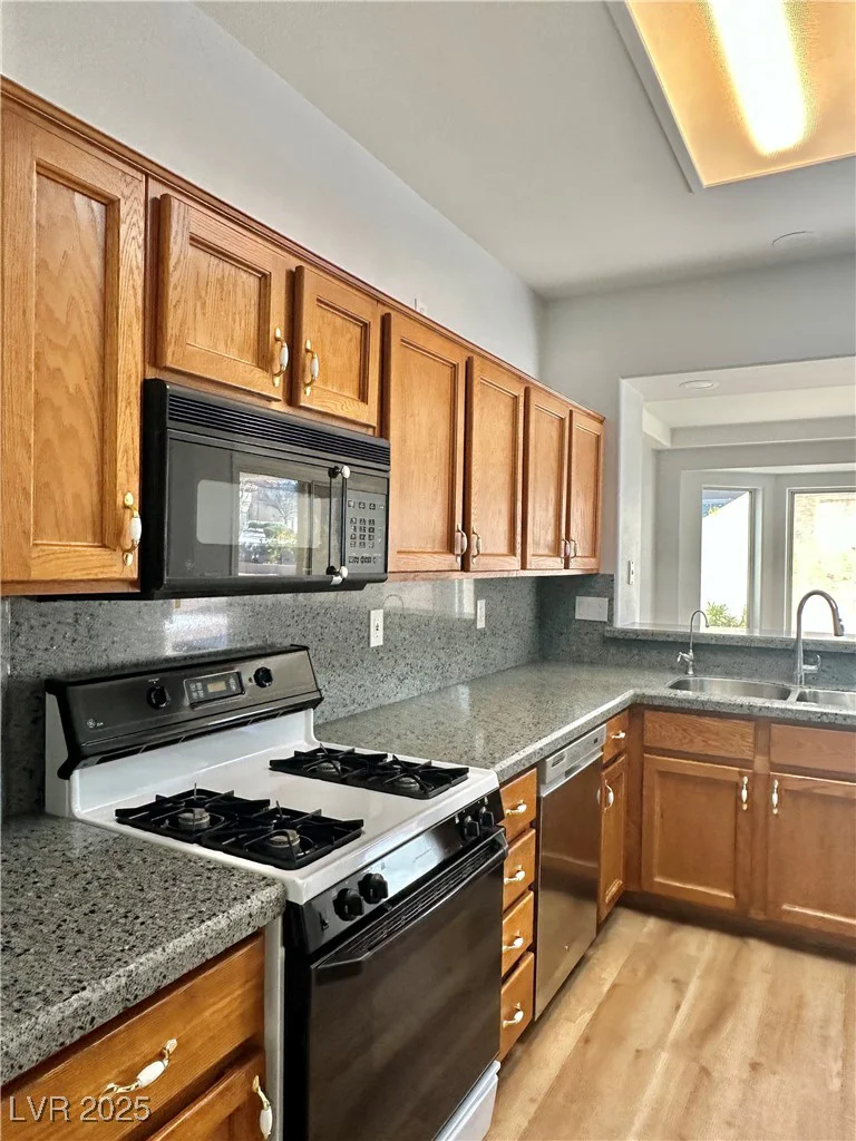11037 Hawk Valley, Las Vegas, NV 89134