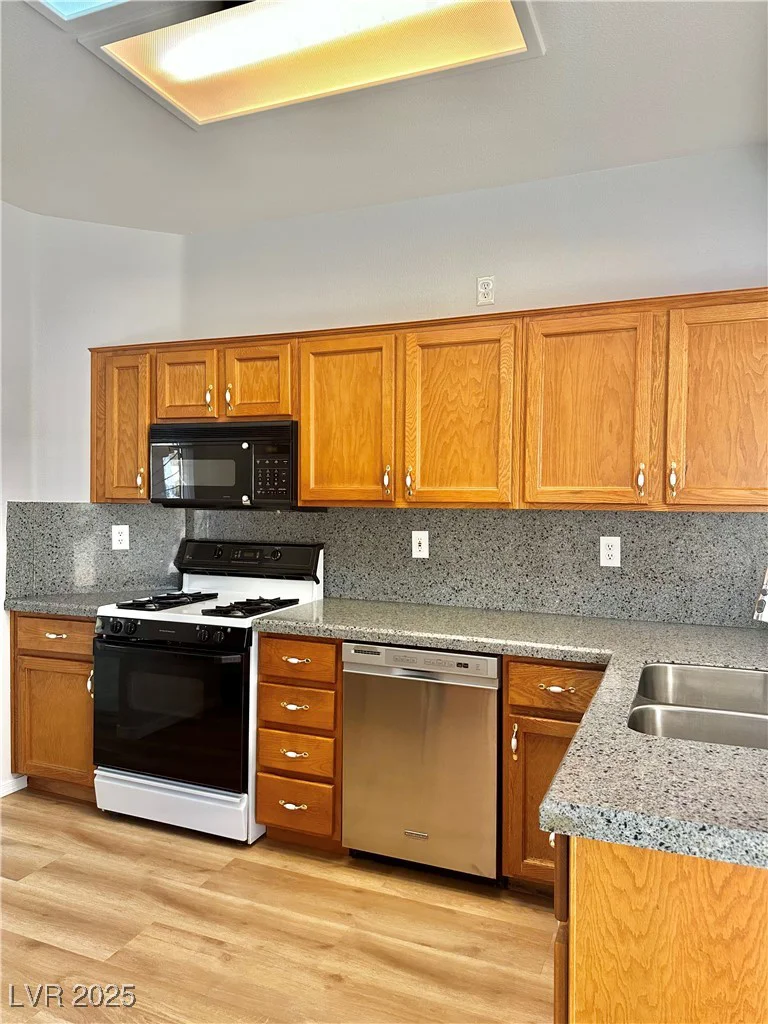 11037 Hawk Valley, Las Vegas, NV 89134