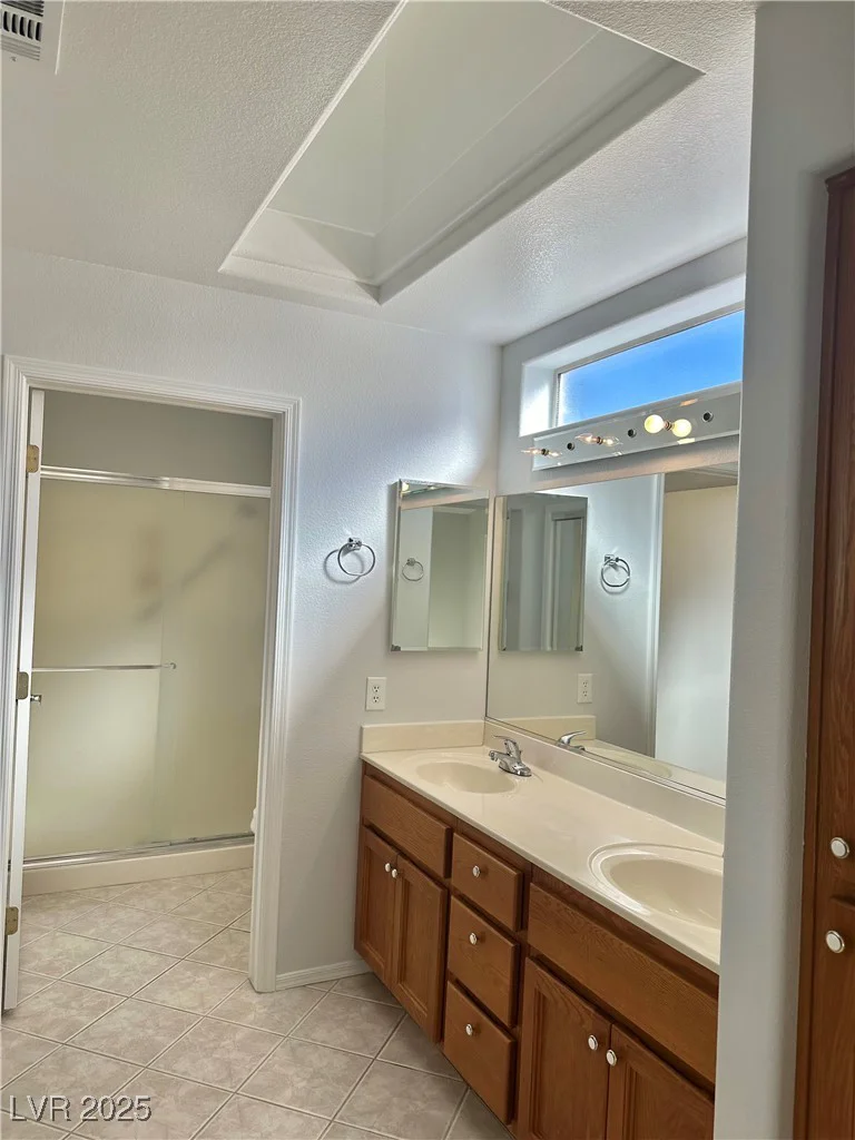 11037 Hawk Valley, Las Vegas, NV 89134