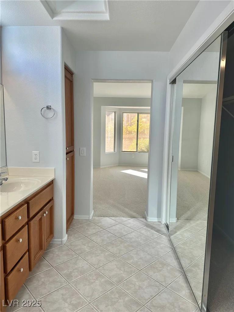 11037 Hawk Valley, Las Vegas, NV 89134