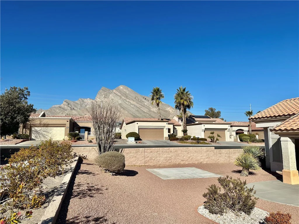 11037 Hawk Valley, Las Vegas, NV 89134