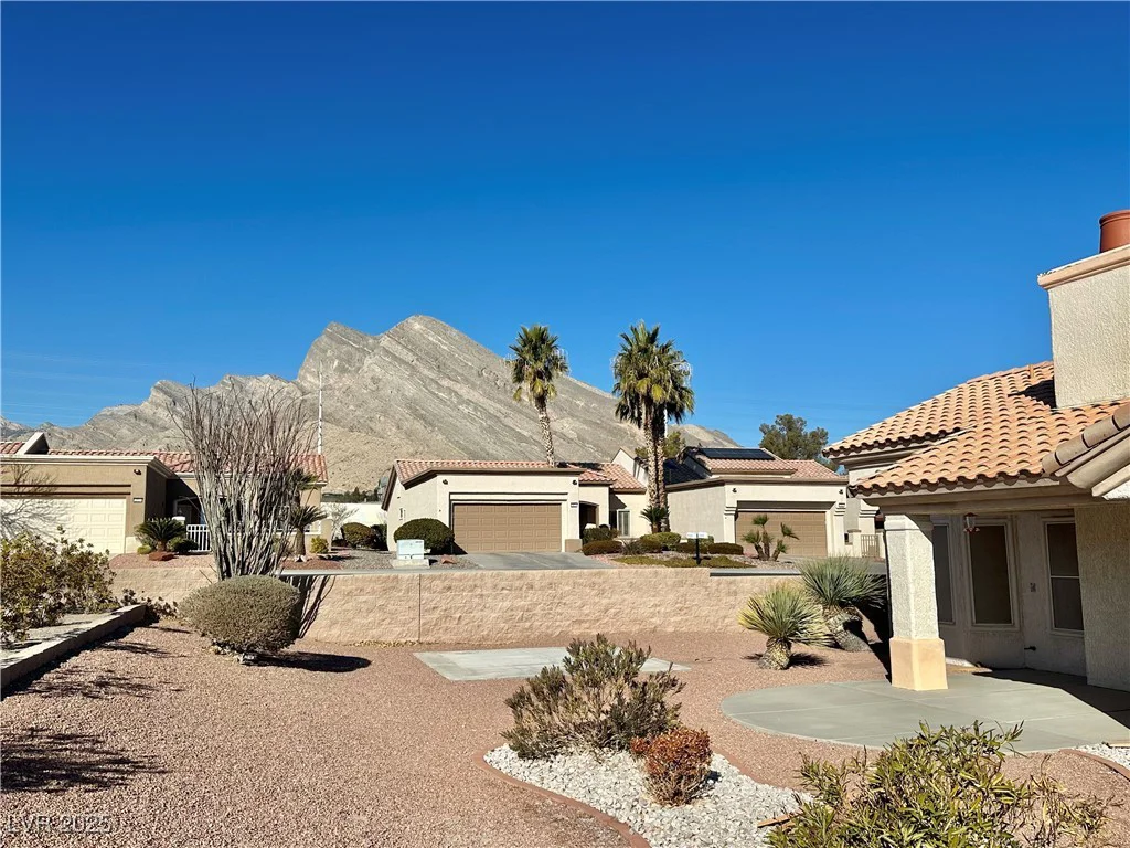 11037 Hawk Valley, Las Vegas, NV 89134