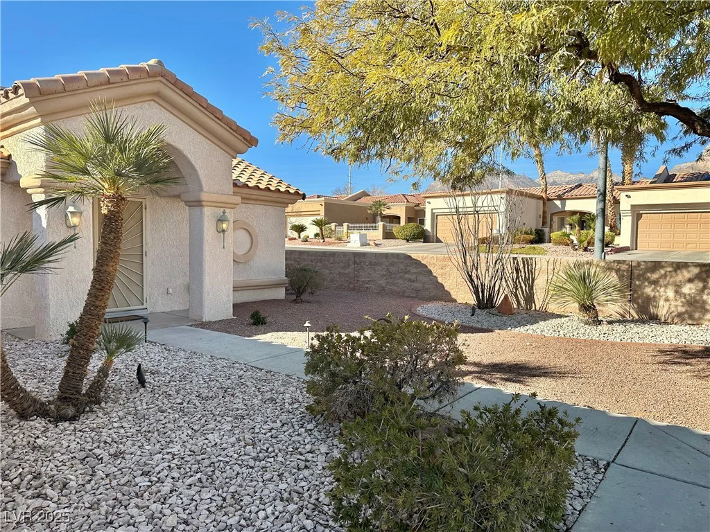 11037 Hawk Valley, Las Vegas, NV 89134