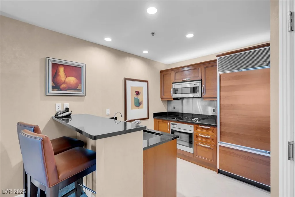 145 Harmon, Las Vegas, NV 89109