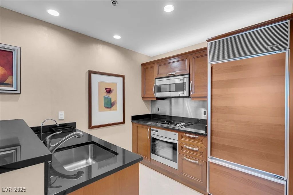 145 Harmon, Las Vegas, NV 89109