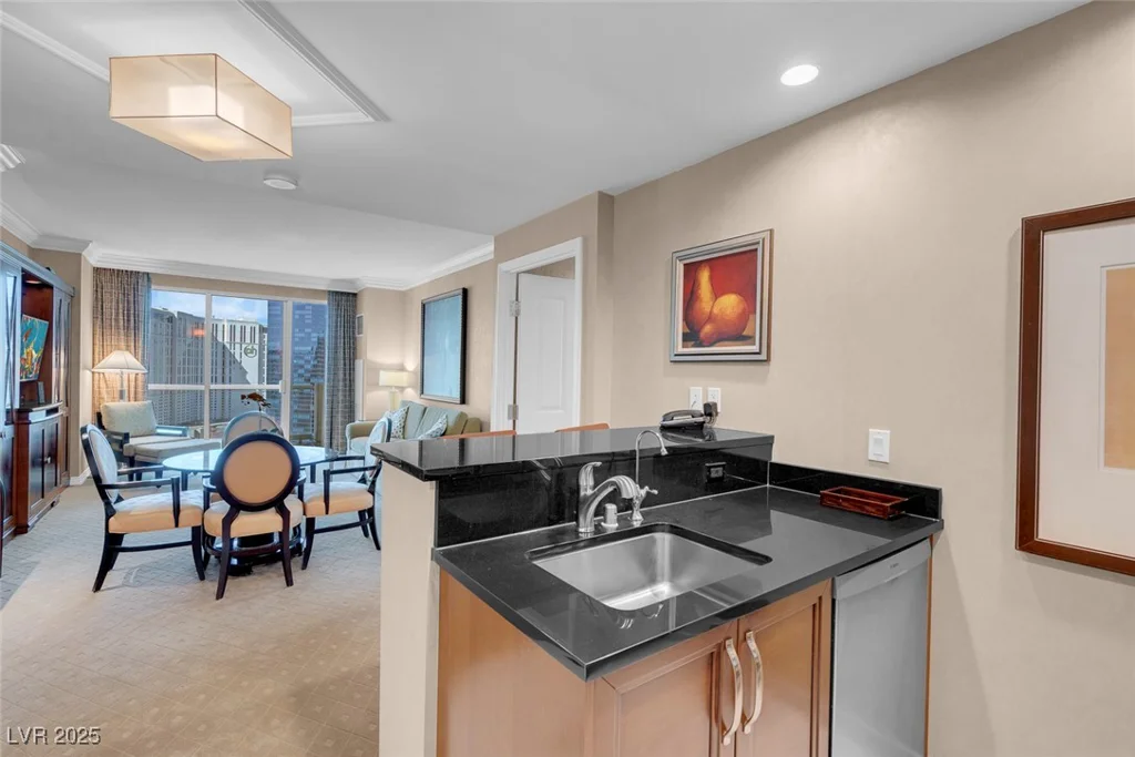 145 Harmon, Las Vegas, NV 89109