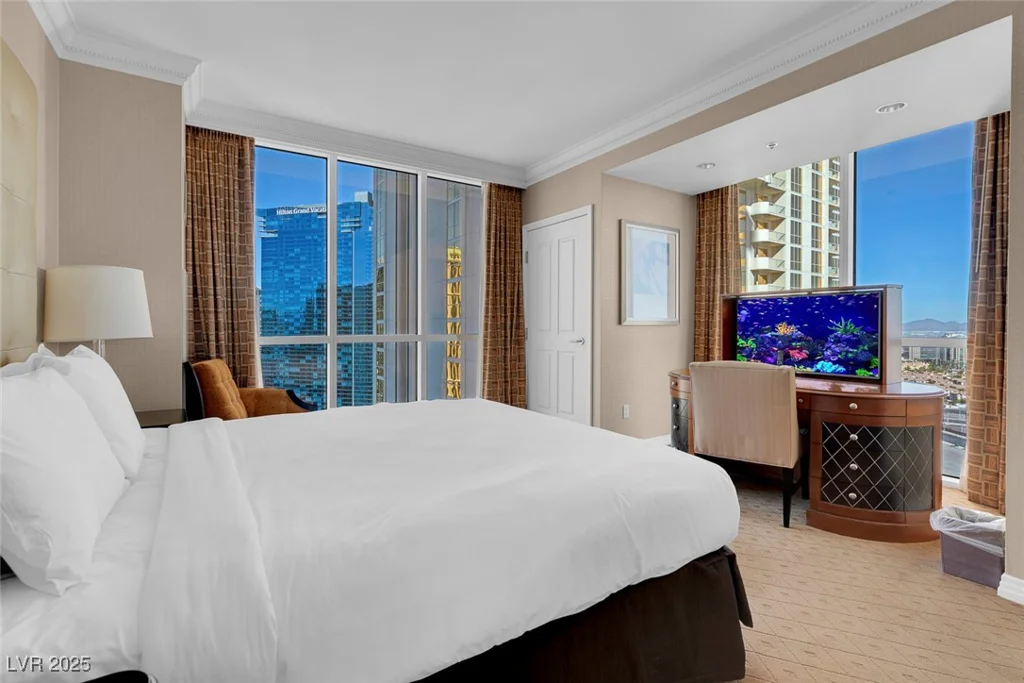145 Harmon, Las Vegas, NV 89109