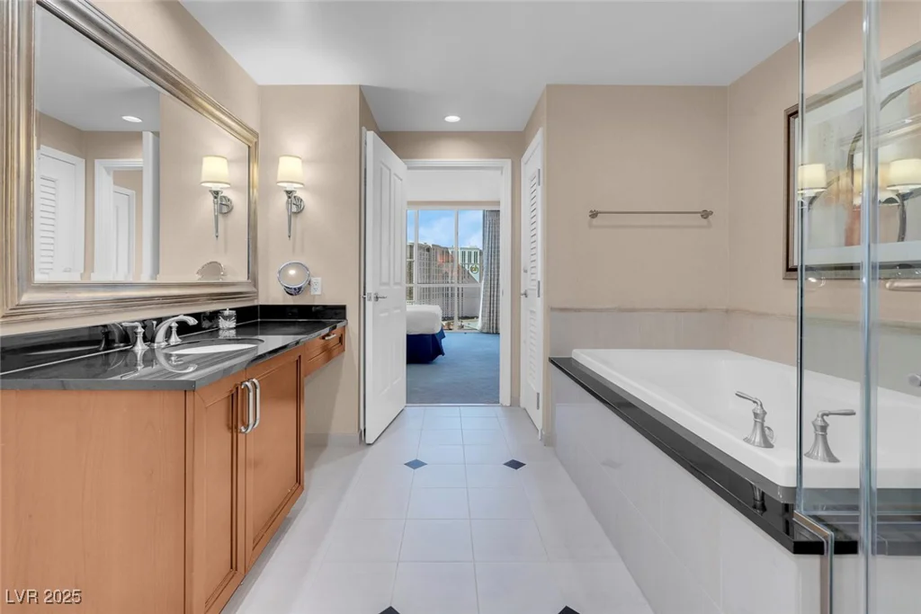 145 Harmon, Las Vegas, NV 89109
