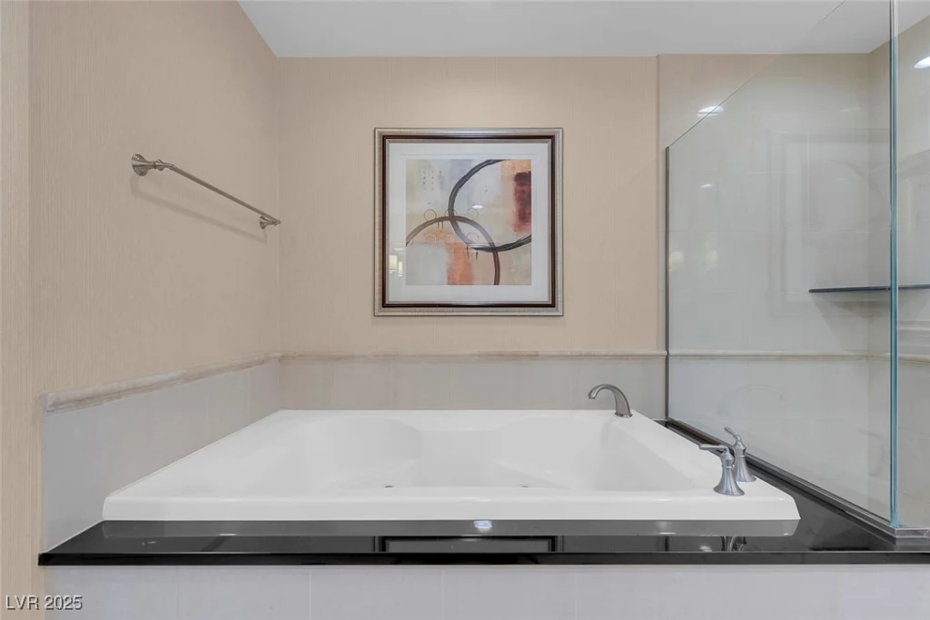 145 Harmon, Las Vegas, NV 89109